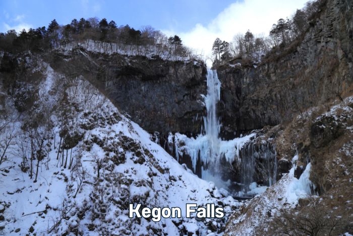 น้ำตกเคงอน(Kegon Waterfall) ตั้งอยู่ภายในเมืองนิกโก้(Nikko)จังหวัดโทจิงิ(Tochigi) สามารถเรียกได้เต็มปากเต็มคำว่าเป็นอีกหนึ่งทีเด็ดแหล่งท่องเที่ยวที่ห้ามพลาดประจำเมืองนิกโก้