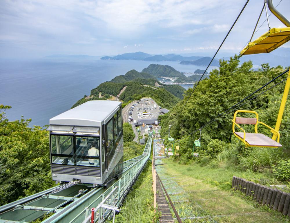 ทัวร์ญี่ปุ่น LIGHT UP AT SHIRAKAWAGO & SKI RESORT | COMPAXWORLD